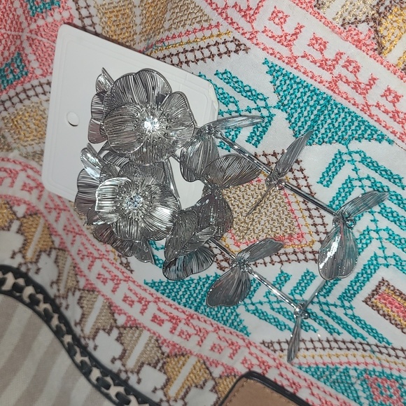 Flower Rhinestone Earrings - Picture 4 of 8